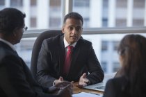 Business colleagues in discussion — Stock Photo