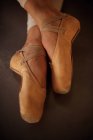 Ballerina feet in toe shoes — Stock Photo