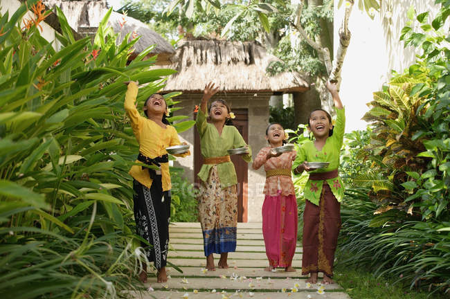 Felice ragazze balinesi — Foto stock