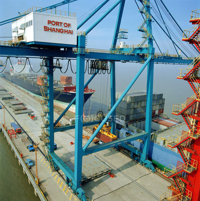 Вид на порт Шанхая — стоковое фото