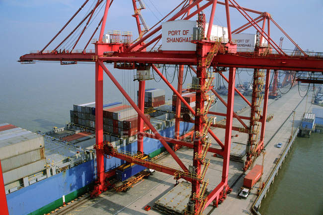 Вид на порт Шанхай — стокове фото