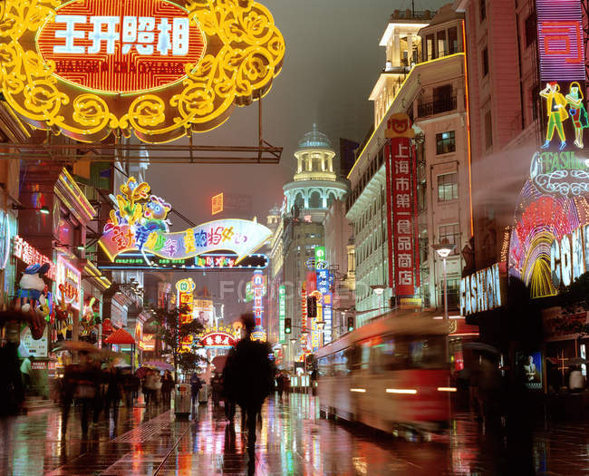 Nanjing Straße während der Nacht — Stockfoto