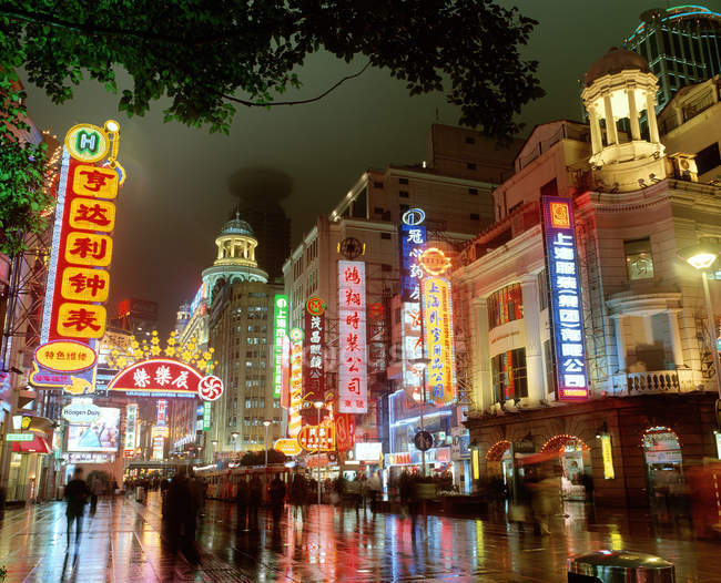 Nanjing Street pendant la nuit — Photo de stock