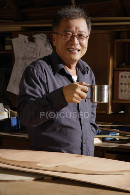Craftsman having coffee break — Stock Photo