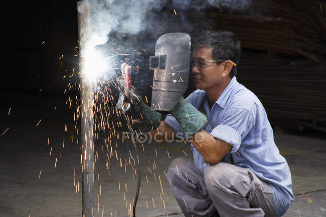 Mature man welding — Stock Photo