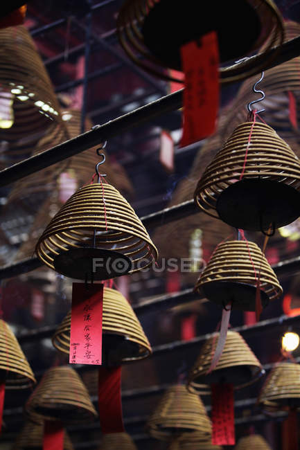 Encens dans le temple Man Mo — Photo de stock