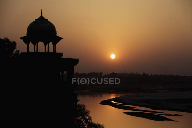 Coucher de soleil sur le Taj Mahal — Photo de stock