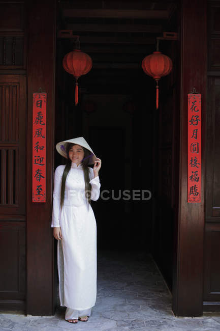 Mulher em chapéu tradicional — Fotografia de Stock