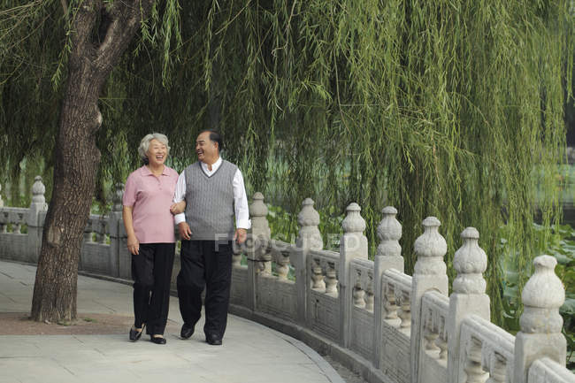 Senior couple walking in park — Stock Photo