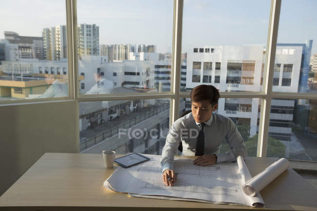 Architect working on architectural plans — Stock Photo