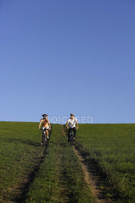 Young couple riding bicycles — Stock Photo