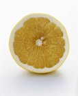 Вкусная апельсиновая половина — стоковое фото