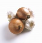 Onions and Garlic Bulbs — Stock Photo