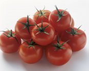 Одиннадцать красных помидор — стоковое фото