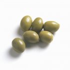 Un mucchio di olive verdi — Foto stock