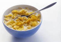 Bowl of cornflakes with milk — Stock Photo