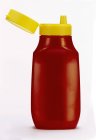 Ketchup em garrafa de aperto de plástico — Fotografia de Stock