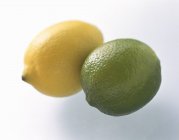 Lime fraîche et citron — Photo de stock