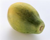 Primer plano Papaya entera - foto de stock