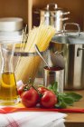 Spaghetti mit Tomaten und Olivenöl — Stockfoto
