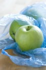 Manzanas verdes maduras - foto de stock