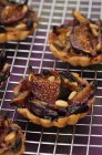 Fig and plum tartlets — Stock Photo