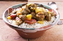 Lamb curry on bed of rice — Stock Photo