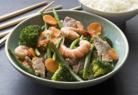 Stir-fried pork and shrimps — Stock Photo