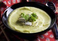Тыквенный суп с козьим сыром — стоковое фото