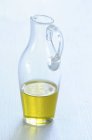 Bottiglia di olio d'oliva — Foto stock