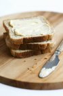Brotscheiben mit Butter — Stockfoto