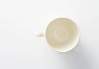 Vista superior close-up de uma xícara branca — Fotografia de Stock