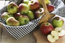 Basket of organic apples — Stock Photo