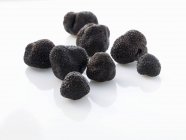 Plusieurs truffes noires — Photo de stock
