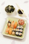 Nigiri sushi and maki sushi — Stock Photo