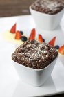 Souffle de chocolate com açúcar de confeiteiro — Fotografia de Stock