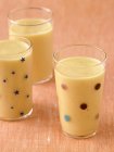 Cremige Pfirsich-Smoothies — Stockfoto