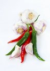 Fresh garlic and chilli peppers — Stock Photo