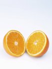 Deux moitiés orange — Photo de stock