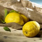Bio frische Zitronen — Stockfoto