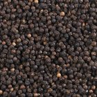 Granos de pimienta negro seco - foto de stock
