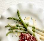 Салат из спаржи с сыром — стоковое фото