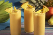 Papaya, Banane, Ananas Smoothies — Stockfoto