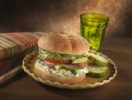 Sandwich de verduras con queso - foto de stock