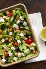 Griechischer Salat zum Mitnehmen — Stockfoto