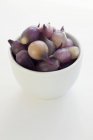 Bowl of Organic Red Baby Onions — Stock Photo