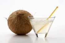 Bicchiere di acqua di cocco — Foto stock