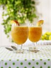Two glasses of Peach Bliss — Stock Photo