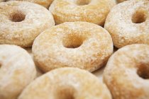 Сахарные пончики, крупный план — стоковое фото