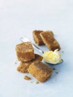 Closeup view of Fudge pieces and clotted cream — Stock Photo